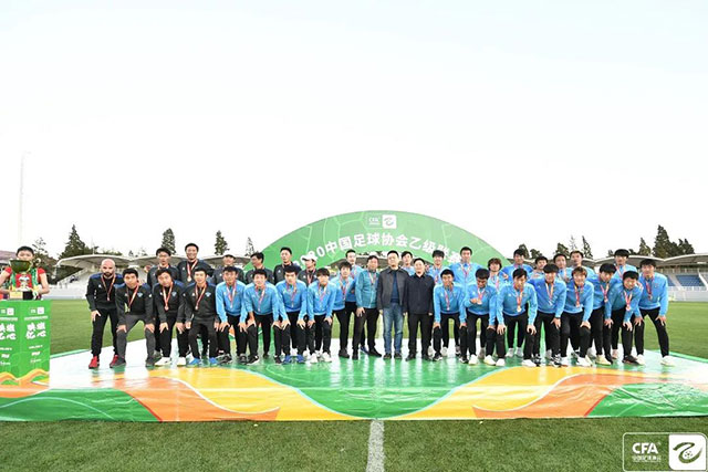皇马27-28赛季客场球衣设计揭晓：经典黑白配色
